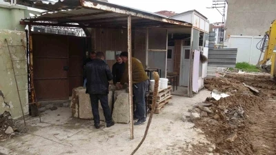 Ka&ccedil;ak kazı ihbarında "altın bulundu" iddiası polisi alarma ge&ccedil;irdi
