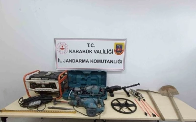 Ka&ccedil;ak kazı ve uyuşturucu operasyonlarında 10 ş&uuml;pheli yakalandı

