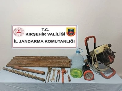 Kaçak kazı yapan 2 kişiye jandarmadan suçüstü
