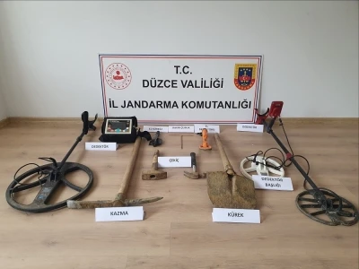 Ka&ccedil;ak kazı yaparken jandarmaya su&ccedil;&uuml;st&uuml; yakalandılar
