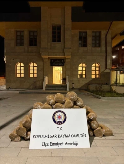 Ka&ccedil;ak t&uuml;t&uuml;nleri a&ccedil;ıktan taşırken yakalandı
