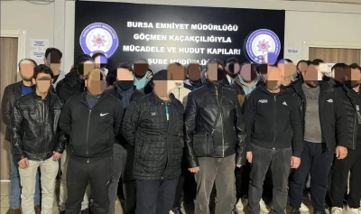 Ka&ccedil;ak yabancı uyruklu şahısların &ccedil;alıştırıldığı iş yerine operasyon : 46 g&ouml;&ccedil;men yakalandı
