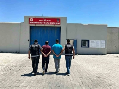 Ka&ccedil;ak&ccedil;ılık su&ccedil;undan aranan 2 şahsı polis yakaladı
