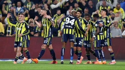Kadıköy'de 6 gollü düellodan Fenerbahçe çıktı!