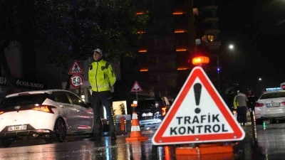 Kadık&ouml;y&rsquo;de kural tanımayana ge&ccedil;it yok: Trafikte ihlale anında m&uuml;dahale
