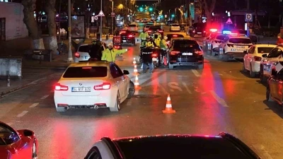 Kadık&ouml;y&rsquo;de trafik ve asayiş denetimi: 2 milyon ceza, 80 ara&ccedil; trafikten men
