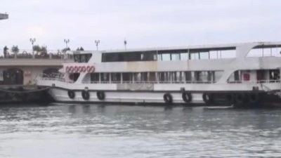 Kadık&ouml;y'de yolcu teknesinde yangın &ccedil;ıktı!
