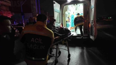 Kadık&ouml;y Rıhtım&rsquo;da taksi takla attı: 2 yaralı
