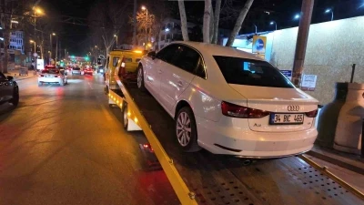 Kadık&ouml;y sahil yolunda makas pahalıya patladı: 90 bin lira ceza, ehliyete el konuldu
