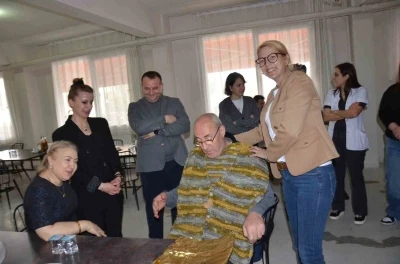 Kadın doktorlardan yaşlılara sıcacık dokunuş
