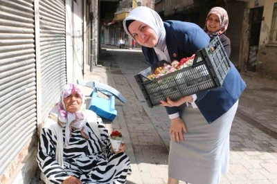 Kadın muhtardan Anneler G&uuml;n&uuml;nde anlamlı jest

