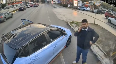 Kadın şoförün kullandığı otobüsün önünü kesen genç, &quot;maganda&quot; ilan edilmesine tepki gösterdi
