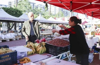 Kadın üreticilerin el emeği ürünleri ’Hasat Pazarı’nda
