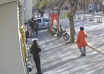 Kadınlar arasında &ccedil;ıkan kavga kameraya yansıdı
