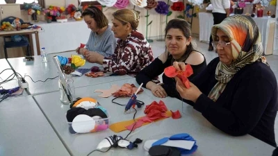 Kadınlar b&uuml;y&uuml;kşehir belediyesinin at&ouml;lyelerinde meslek &ouml;ğreniyor
