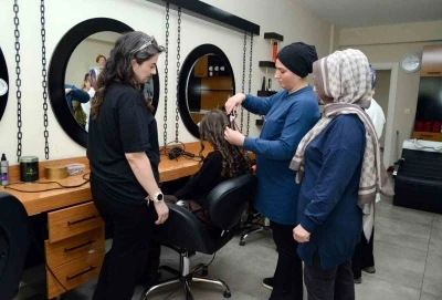 Kadınlar DİSMEK&rsquo;te meslek &ouml;ğreniyor
