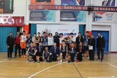 Kadınlar g&uuml;n&uuml;nde D&uuml;zce&rsquo;nin sultanları sahadaydı
