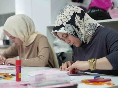 Kadınlar hem öğreniyor hem aile bütçelerine katkı sağlıyor
