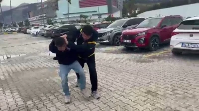 Kadınlar tuvaletinde kabine saklanarak 15 kadının fotoğraf ve videosunu &ccedil;eken erkek şahıs hayrete d&uuml;ş&uuml;rd&uuml;
