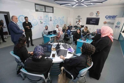 Kadınlar, yapay zeka ile geleceğe hazırlanıyor
