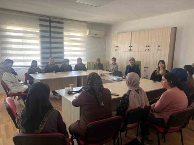 Kadınlara yanlış ila&ccedil; t&uuml;ketiminin riskleri anlatıldı
