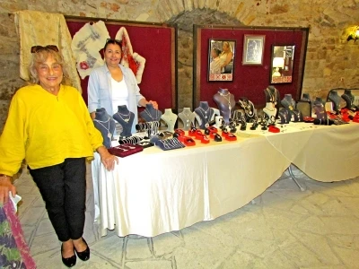 Kadınların el emeği Çeşme’nin tarihi kalesinde sergileniyor
