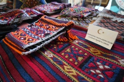 Kadınların el emeğiyle dokuduğu geleneksel kilimler ilgi bekliyor
