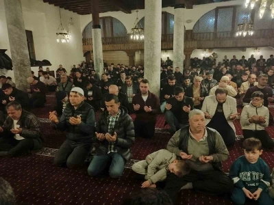 Kadir Gecesi huşu i&ccedil;inde idrak edildi
