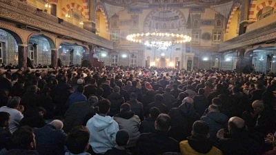 Kadir Gecesi&rsquo;nde camiler doldu taştı
