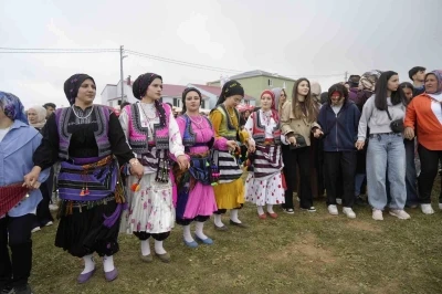 Kadırga Ot&ccedil;u Şenliği binlerce kişiyi buluşturdu
