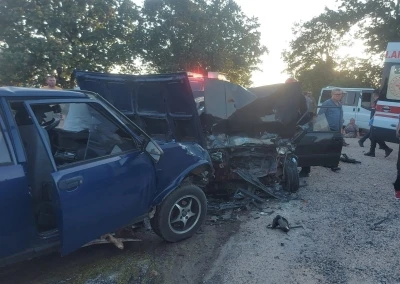 Kafa kafaya çarpıştılar: 1 ölü, 3 ağır yaralı
