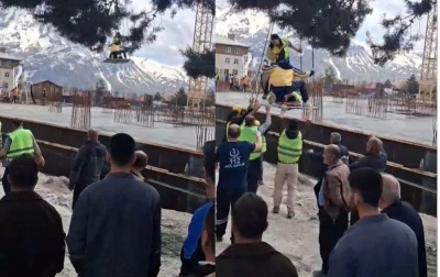 Kafasına pompa borusu d&uuml;şen iş&ccedil;i yaralandı
