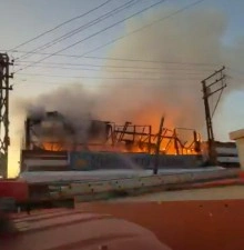 Kafenin terası alevlere teslim oldu
