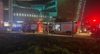 Kağıthane&rsquo;de alışveriş merkezinde yangın paniği
