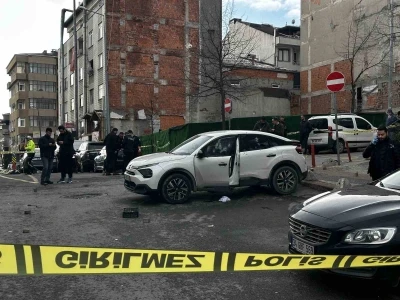 Kağıthane&rsquo;de araca y&ouml;nelik silahlı saldırı: 1 ağır yaralı
