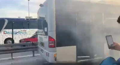 Kağıthane&rsquo;de metrob&uuml;ste yangın &ccedil;ıktı
