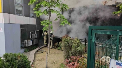 Kağıthane&rsquo;de metruk binada başlayan yangın yanındaki binaya sirayet etti: 1 yaralı
