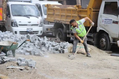 Kağıthane’de yol ve çevre düzenleme çalışmaları devam ediyor
