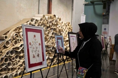 Kağıtta açan çiçekler sergisi açıldı
