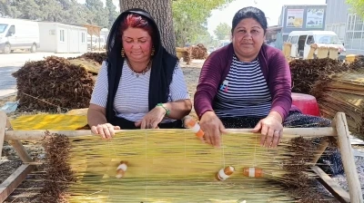 Kahramanmaraş&rsquo;ın asırlık tarhana geleneğini yaşatan doğal &ccedil;iğ ustaları naylon &uuml;r&uuml;nlere karşı direniyor
