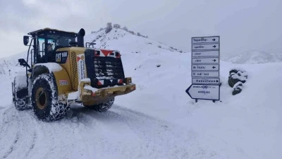 Kahramanmaraş&rsquo;ın kuzey il&ccedil;elerinde kar mesaisi
