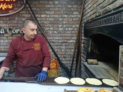 Kahramanmaraş&rsquo;ın tecilli lezzeti Maraş &ccedil;&ouml;reği Ramazan sofralarını s&uuml;sl&uuml;yor
