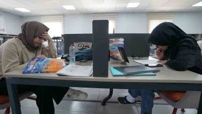 Kahramanmaraş k&uuml;t&uuml;phanelerinde gen&ccedil;ler sınava hazırlanıyor
