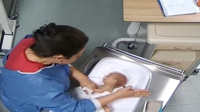 Kahramanmaraş&rsquo;ta bebeğe şiddet uygulayan hemşire tutuklandı
