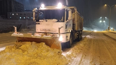 Kahramanmaraş&rsquo;ta belediye ekiplerinin kar mesaisi
