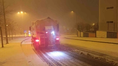 Kahramanmaraş&rsquo;ta belediye ekiplerinin kar mesaisi
