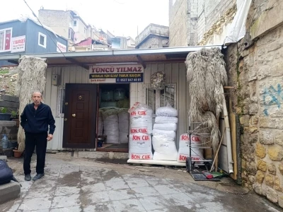 Kahramanmaraş&rsquo;ta &ccedil;eyizlerin vazge&ccedil;ilmezi tarihe karıştı: Y&uuml;nc&uuml;l&uuml;k can &ccedil;ekişiyor
