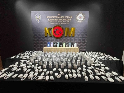 Kahramanmaraş&rsquo;ta ka&ccedil;ak telefon ve makaron ele ge&ccedil;irildi
