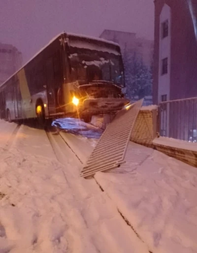 Kahramanmaraş&rsquo;ta kar kazaları beraberinde getirdi
