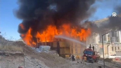 Kahramanmaraş'ta lojman inşaatında yangın
